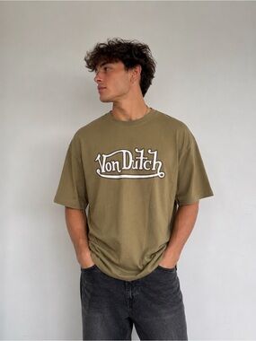 Von Dutch Logo Graphic T-Shirt Olive Green Y2K Streetwear Oversized Tee Men’s